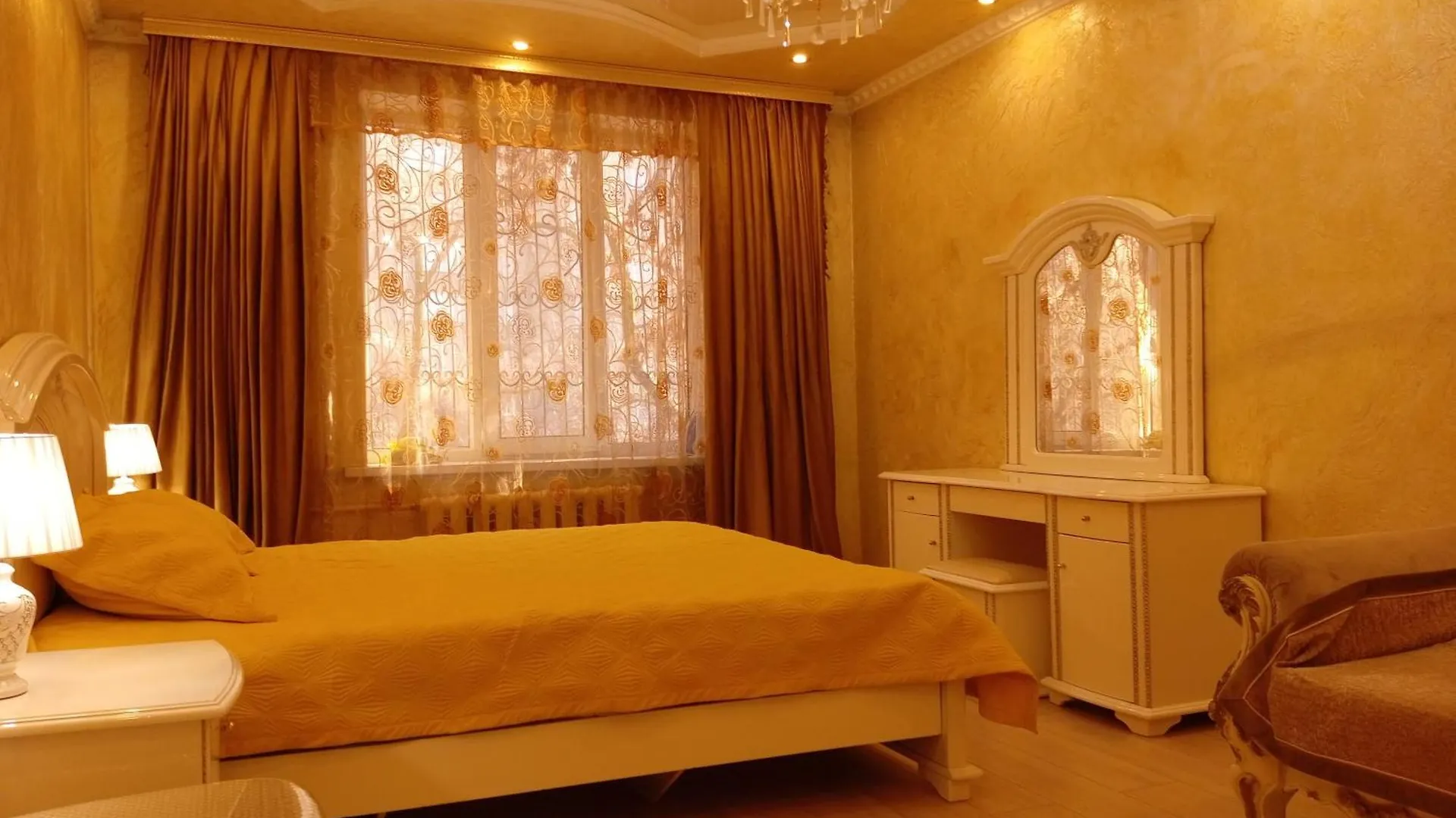 Apartment 3 Rooms Of Sun Almaty