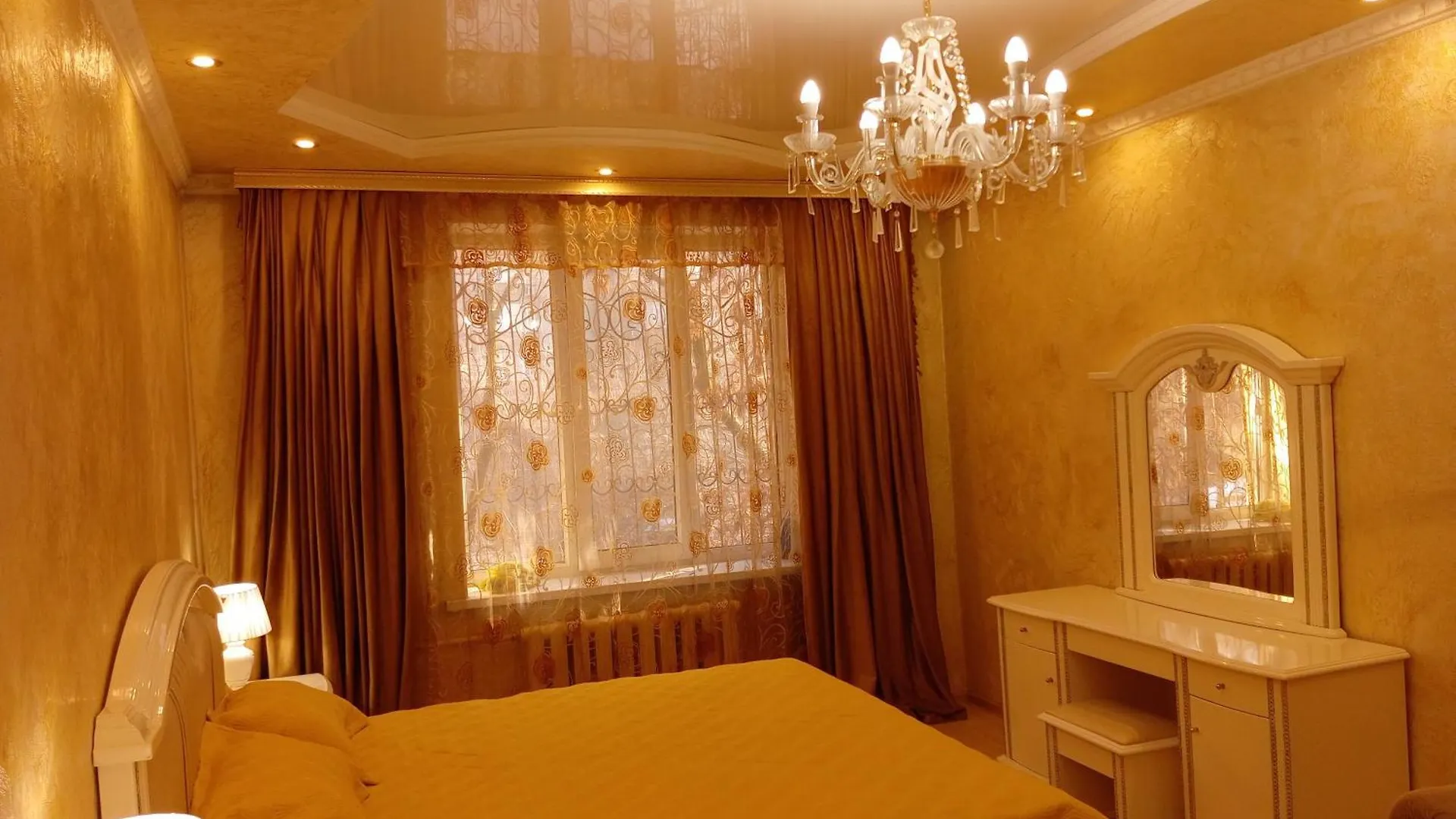 3 Rooms Of Sun Almaty Apartment
