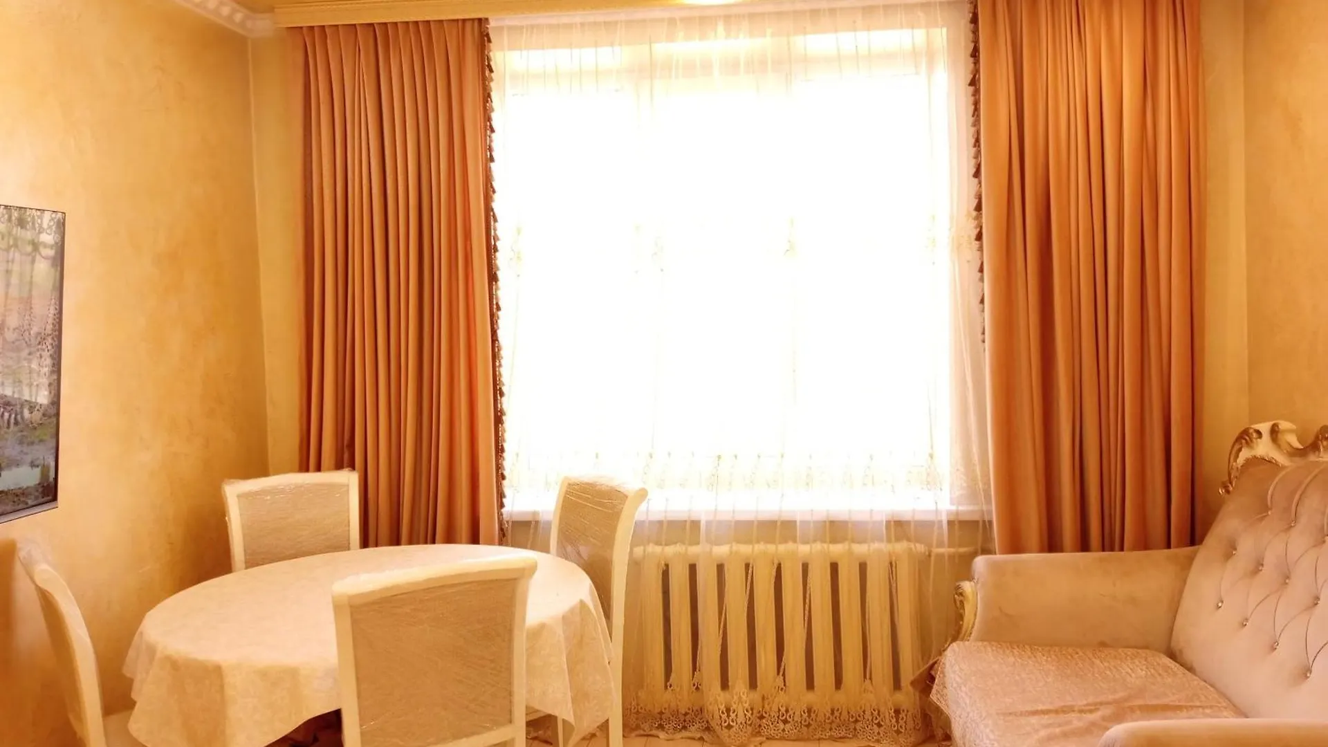 Apartment 3 Rooms Of Sun Almaty