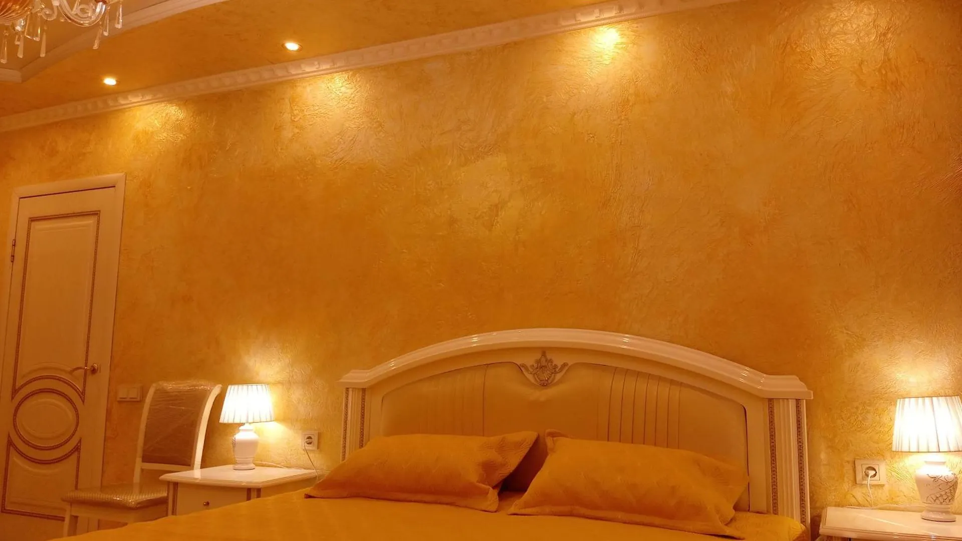 3 Rooms Of Sun Almaty Apartment