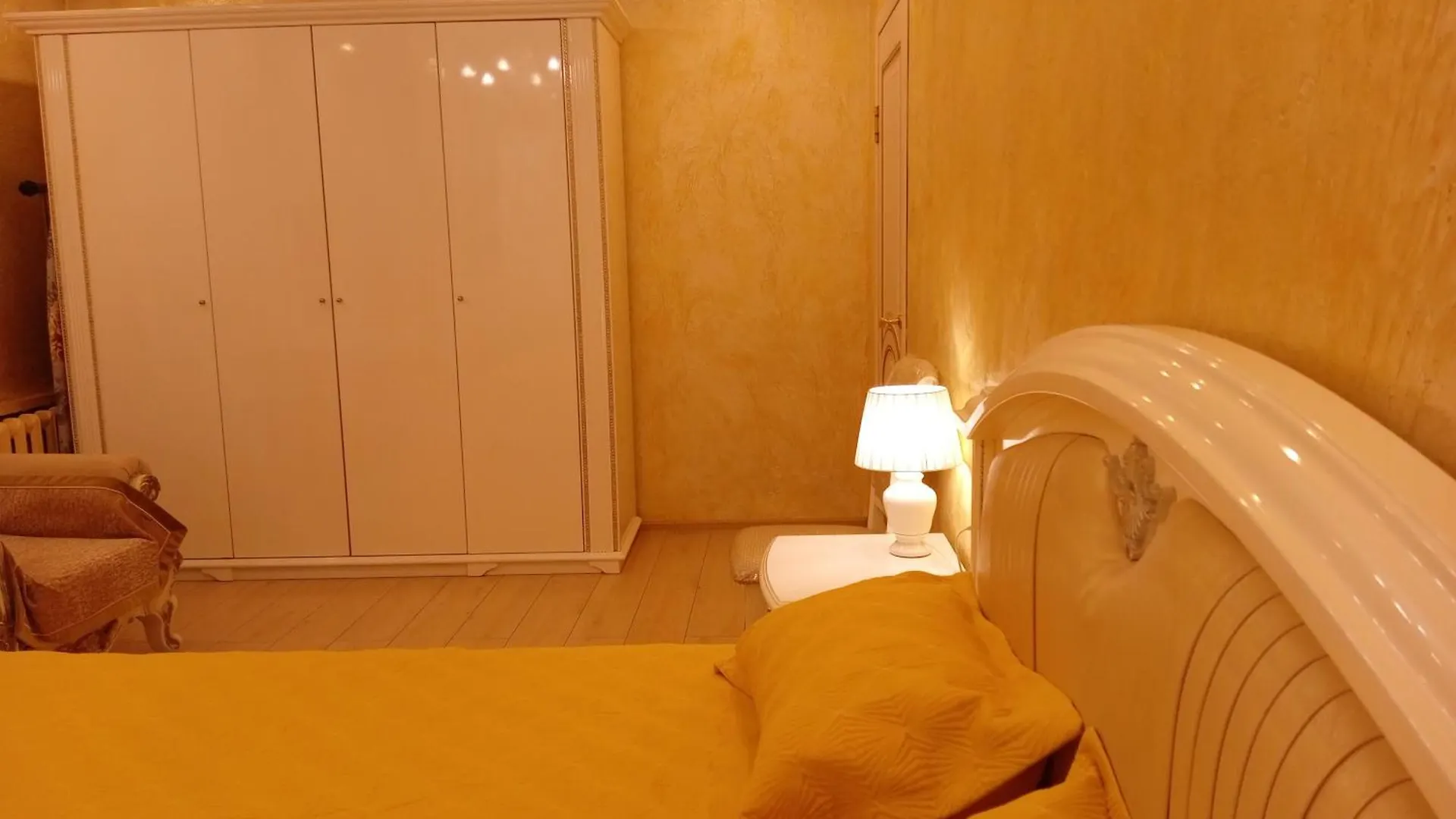 3 Rooms Of Sun Almaty Apartment