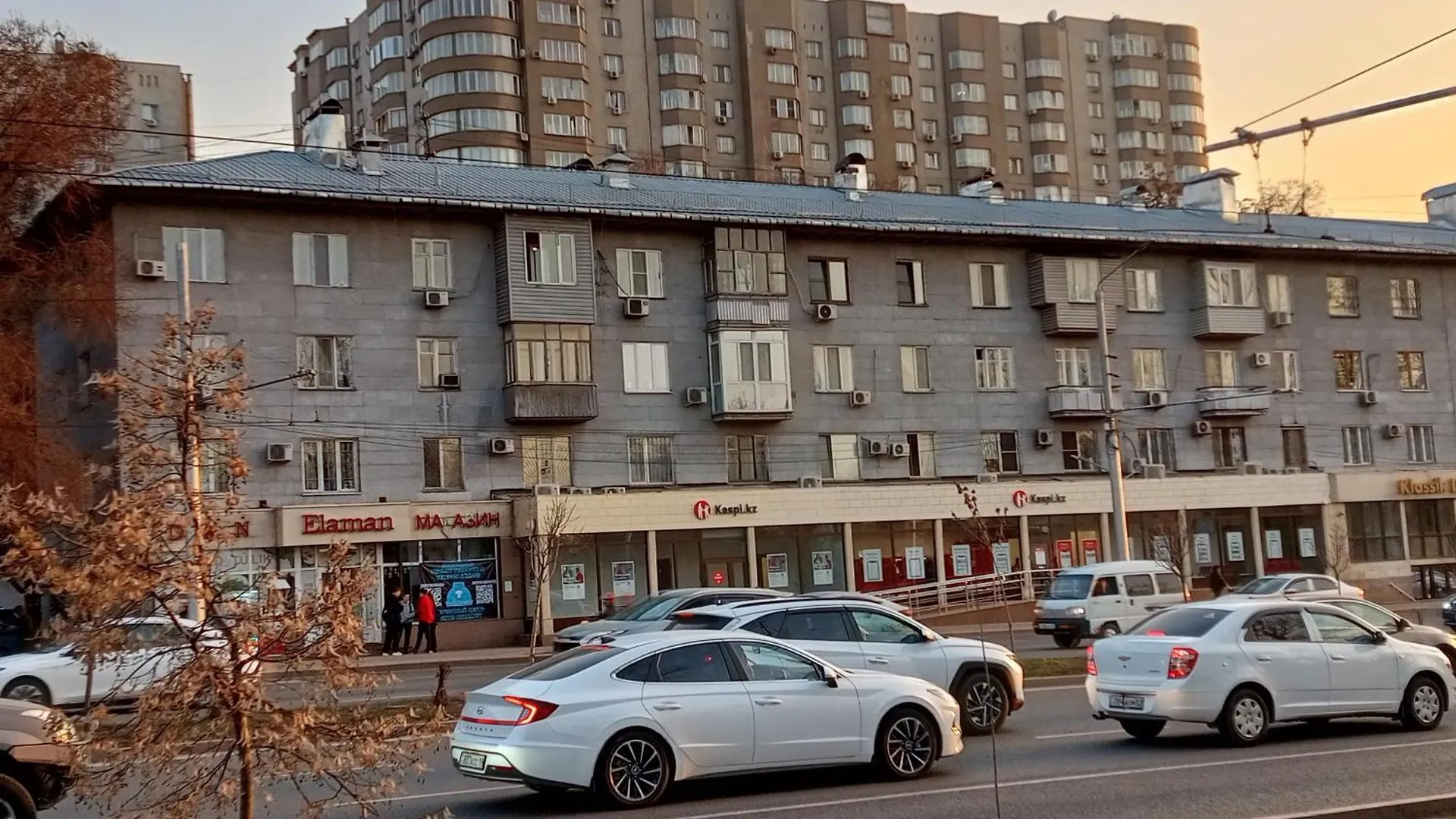 Apartment 3 Rooms Of Sun Almaty