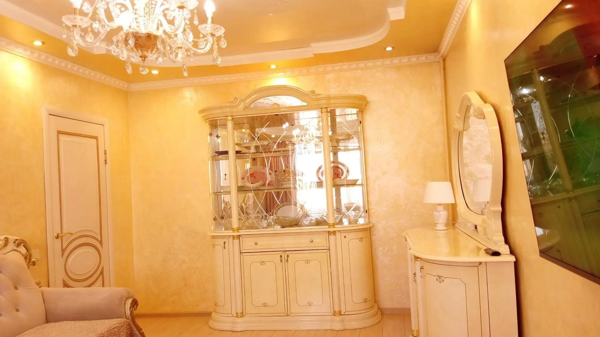Apartment 3 Rooms Of Sun Almaty Kazakhstan