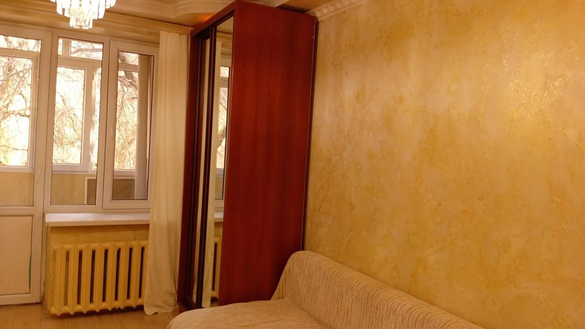 3 Rooms Of Sun Almaty Apartment