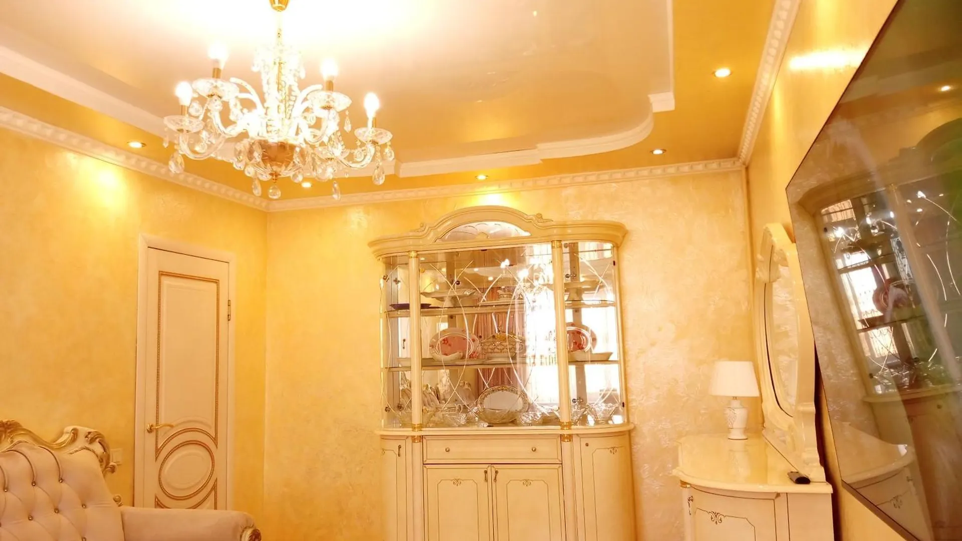 3 Rooms Of Sun Almaty Apartment