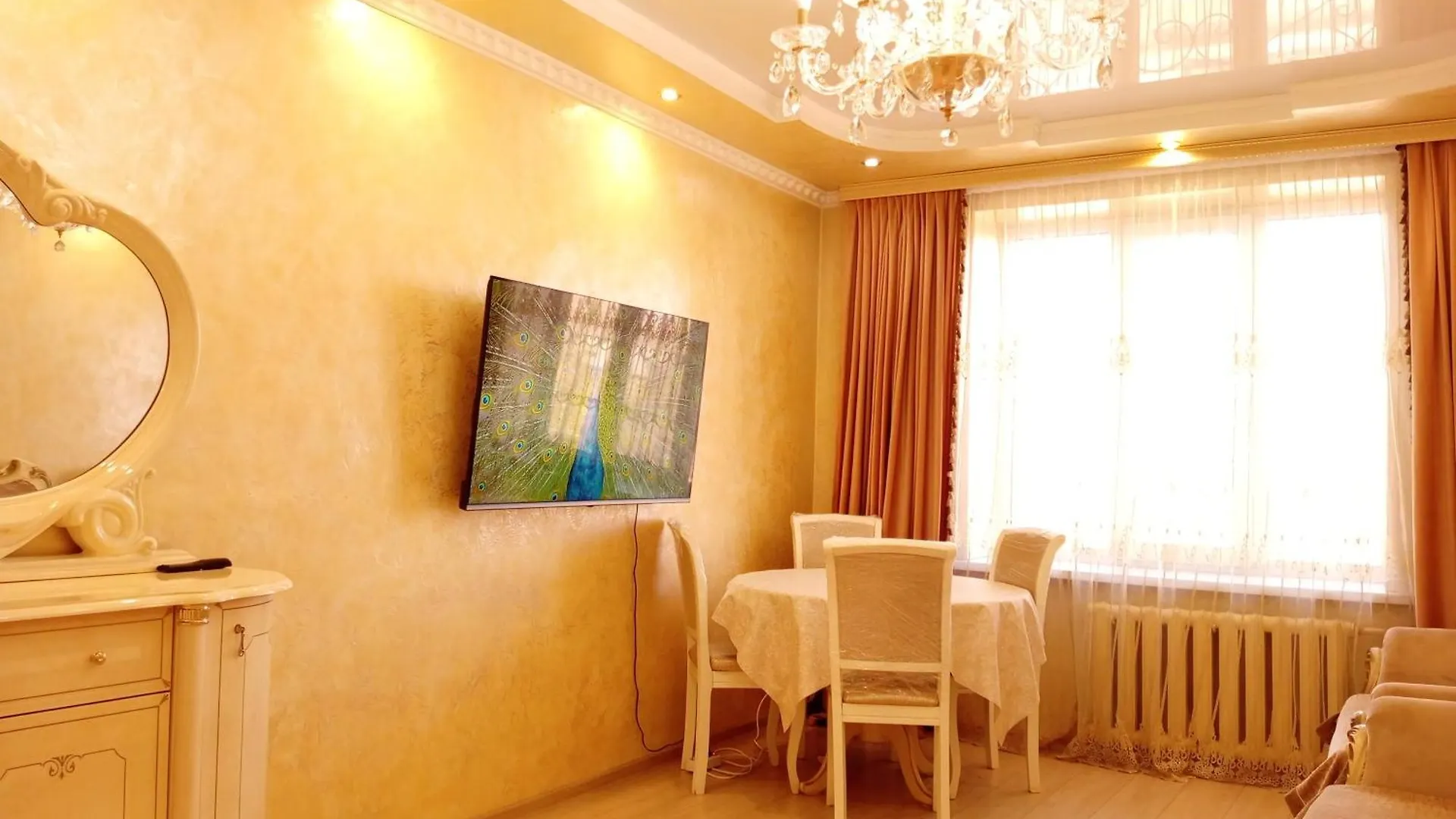 Apartment 3 Rooms Of Sun Almaty