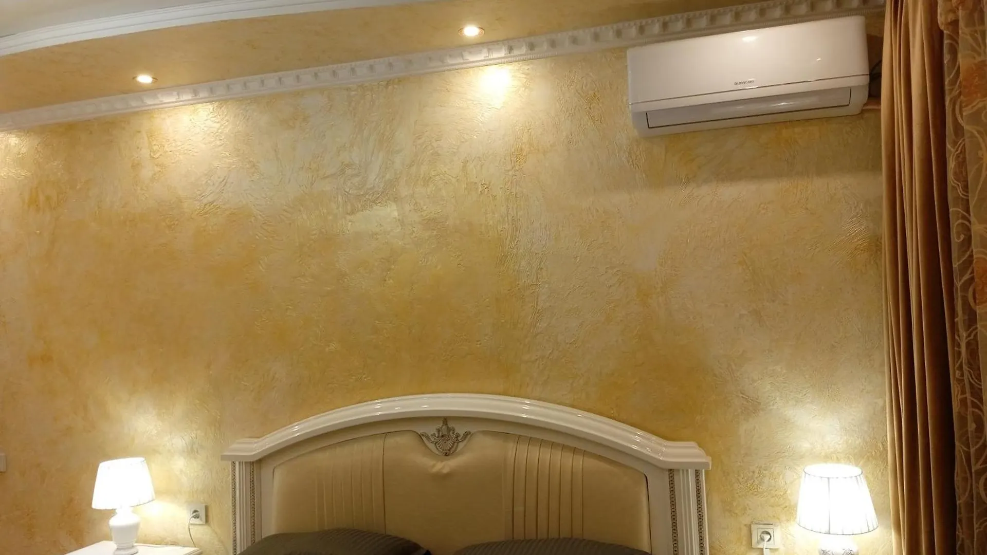Apartment 3 Rooms Of Sun Almaty