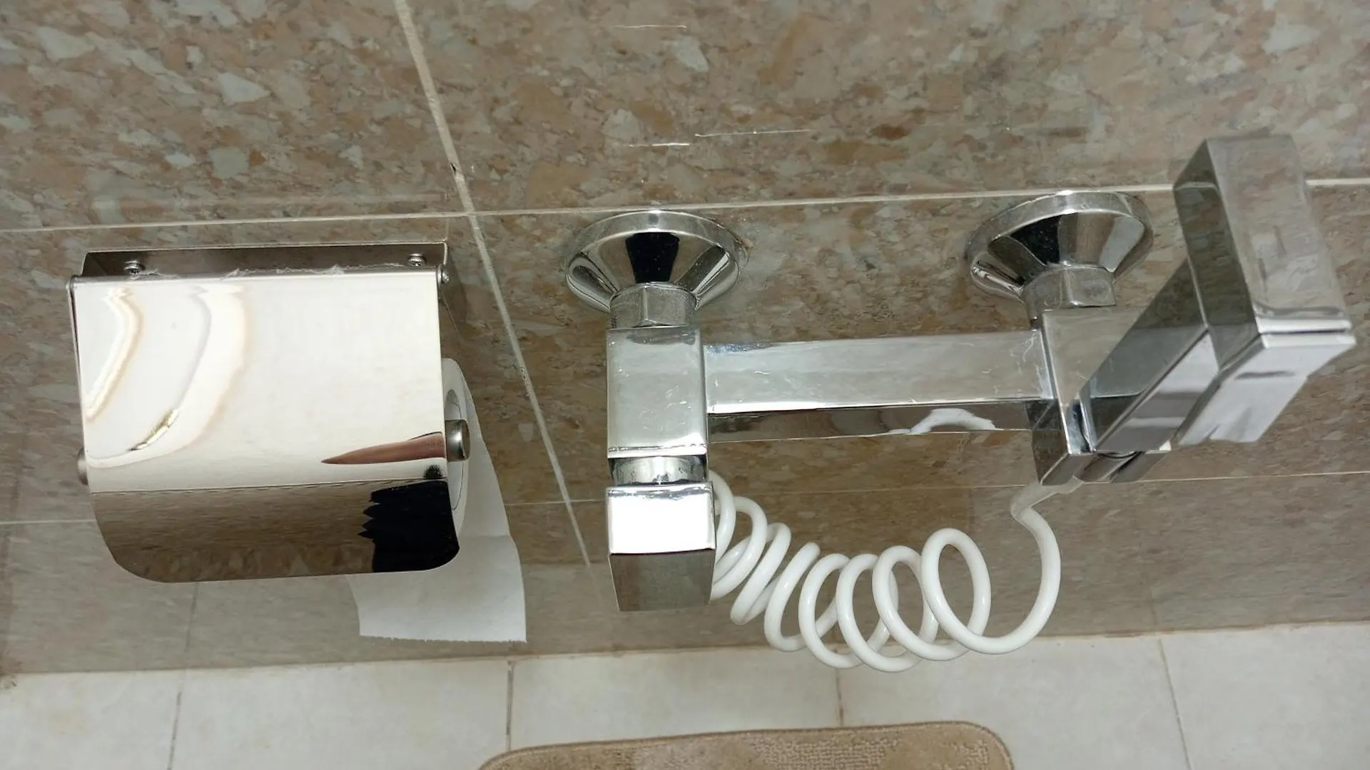 Apartment 3 Rooms Of Sun Almaty
